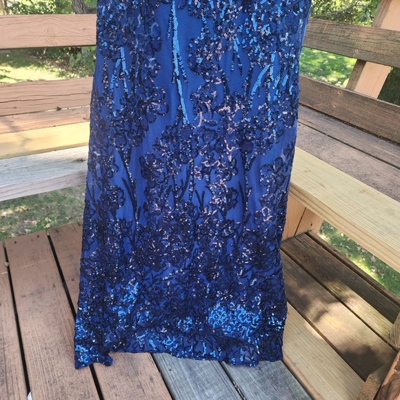 🔥NEW🔥 Fabulous Sequin V-Neck A-Line Dress w/Cold Shoulder Flutter Sleeve - NWT - Picture 5 of 7
